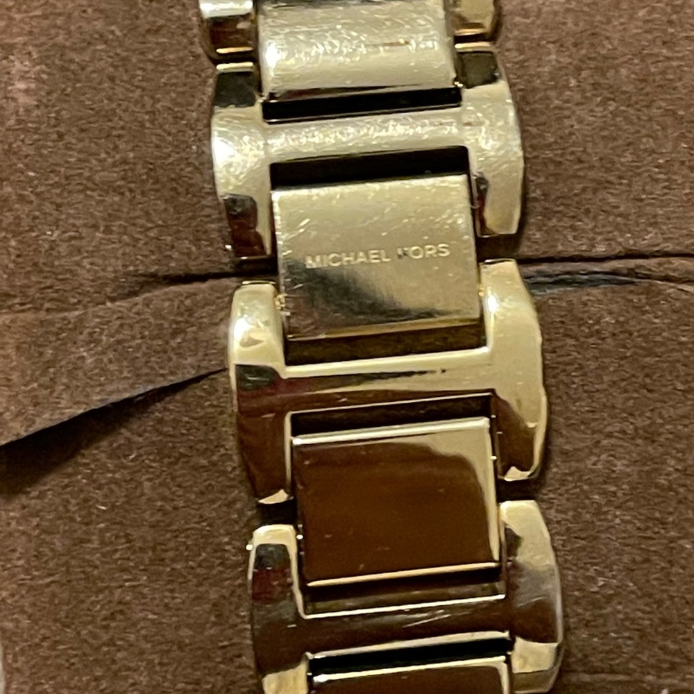 Watch - Picture 3 of 5